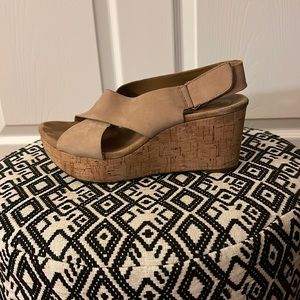 Size 9, tan Clark’s artisan wedges